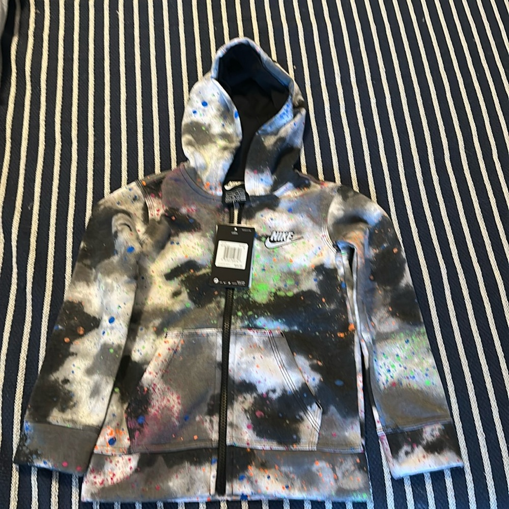 Nike 4-5T Boys New with tags Paint splattering sleeve hoodie sweater.